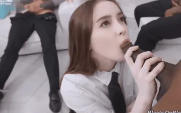 Thiên thần bú cu dâm vãi lồn